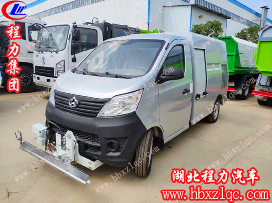 湖北程力專(zhuān)用汽車(chē)有限公司長(zhǎng)安路面養(yǎng)護(hù)車(chē)做城市環(huán)境好幫手！